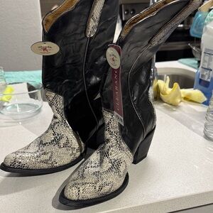 Idyllwind Black and Cream Snakeskin Heeled Boots